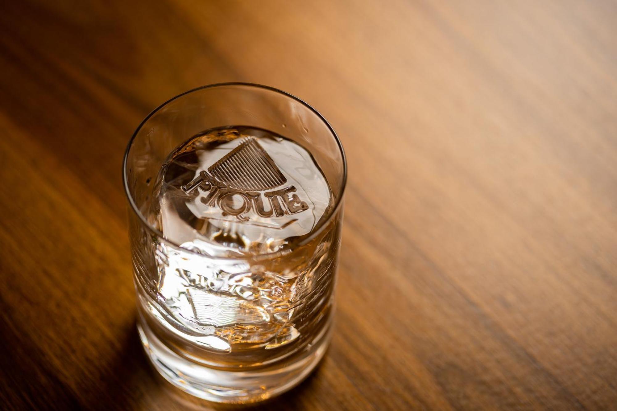 Viceroy Kopaonik Serbia 외부 사진 A glass of Old Fashioned with a large ice cube