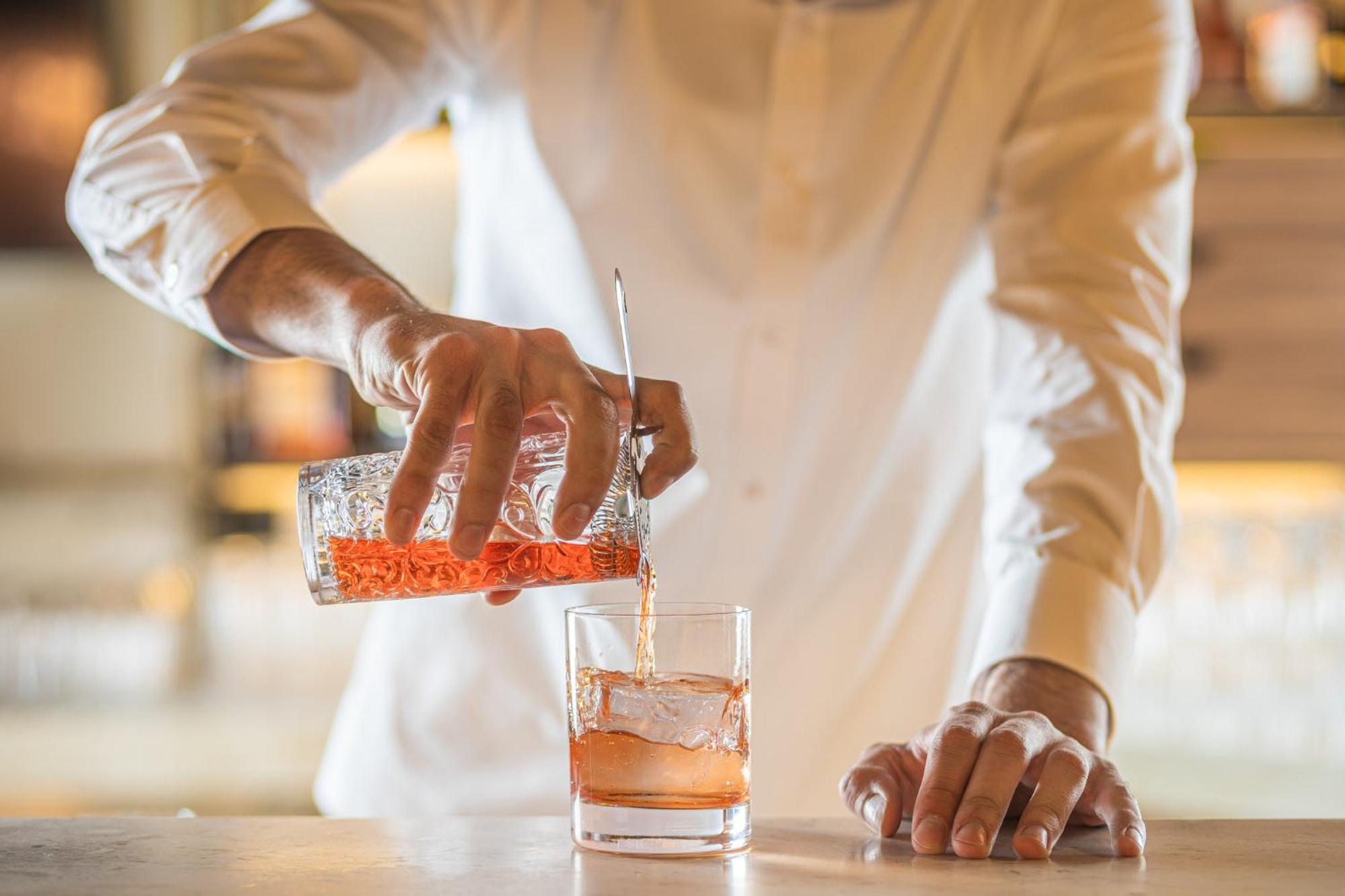 Viceroy Kopaonik Serbia 외부 사진 A bartender stirring a cocktail
