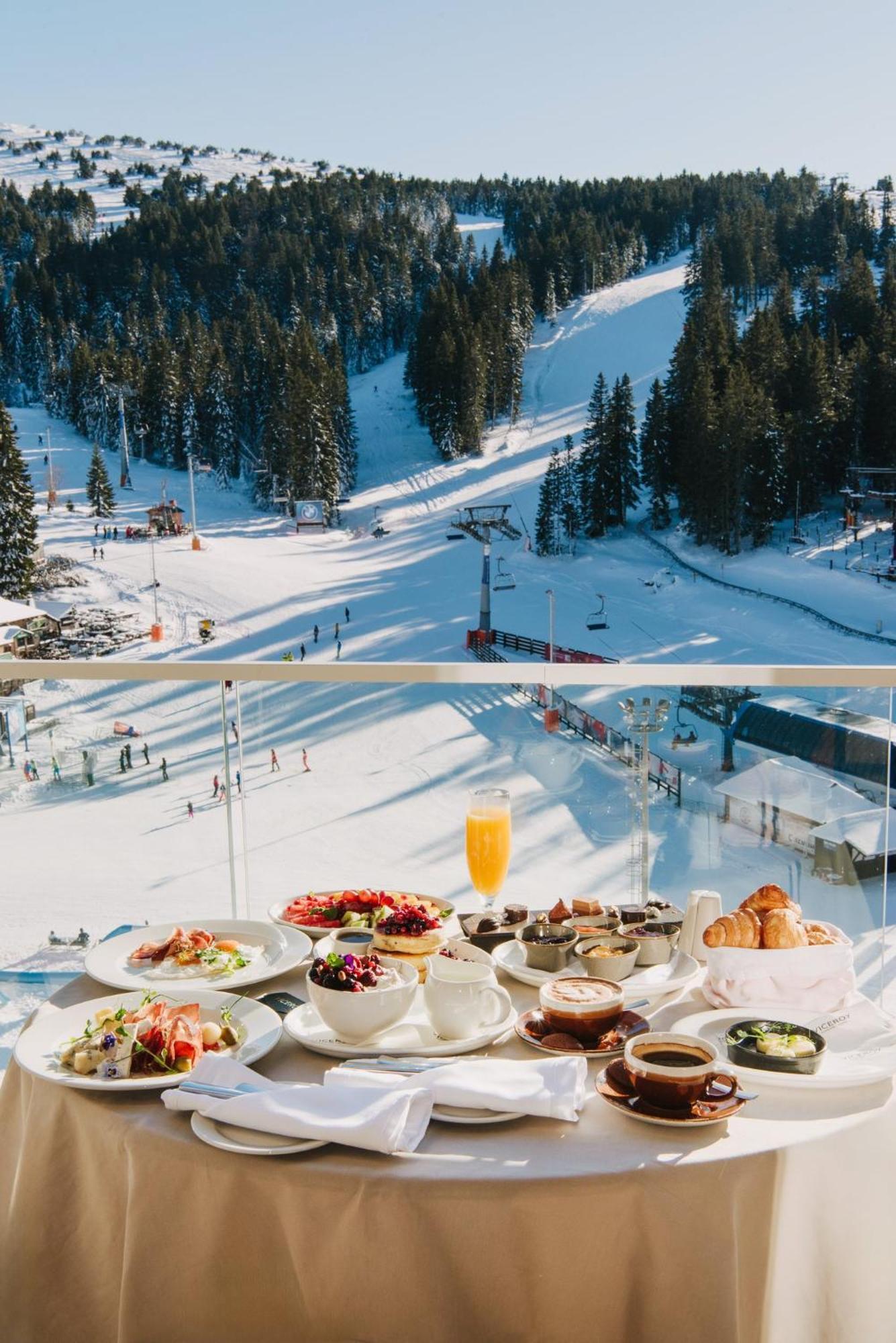 Viceroy Kopaonik Serbia 외부 사진 Breakfast at the Hotel